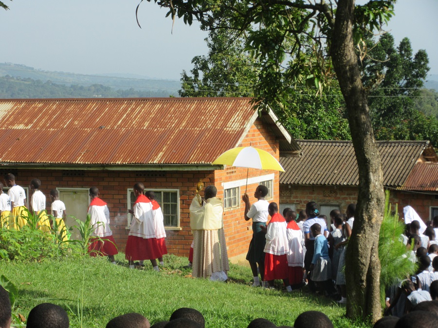 They were followed by the priest carrying the Eucharist in a monstrance.