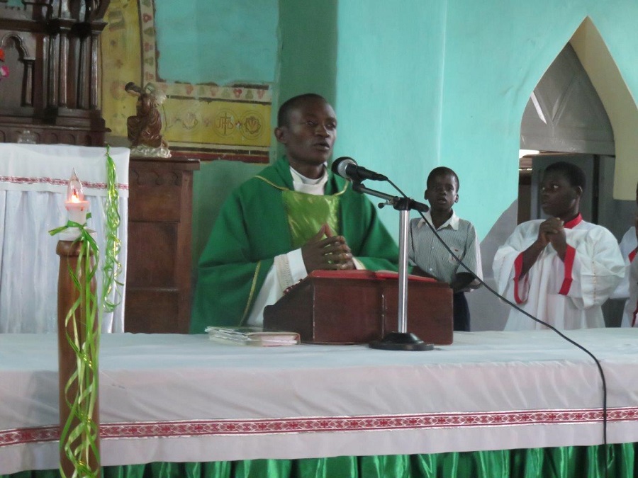 Father JohnBosco at the start of Mass.