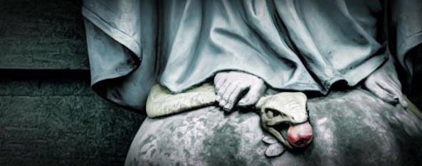 Mary crushes head of serpent Mary crushes head of serpent